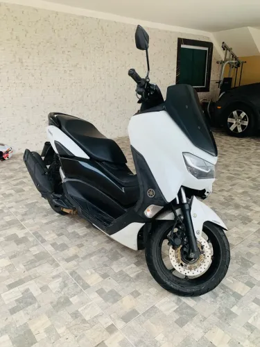 Nmax 2022 pouco KM