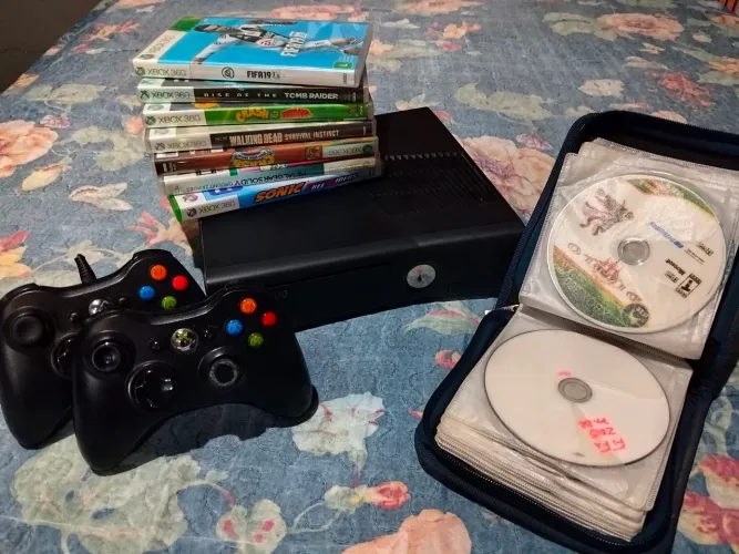 Xbox 360 slim novo DESBLOQUEADO com 02 controles e muitos jogos paralelos
