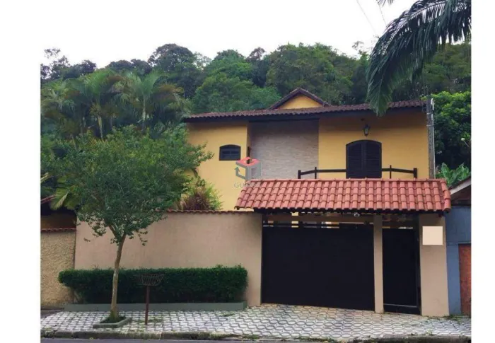 Sobrado com 600m² localizado próximo à Represa Billings, Riacho Grande, em meio à natureza