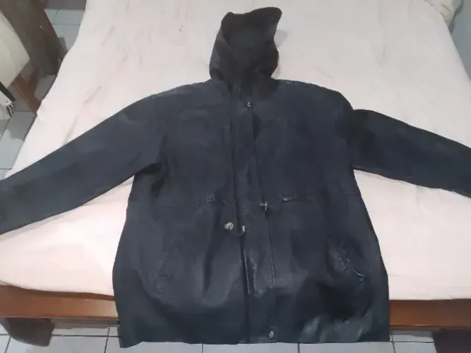 Jaqueta de Couro com Capuz