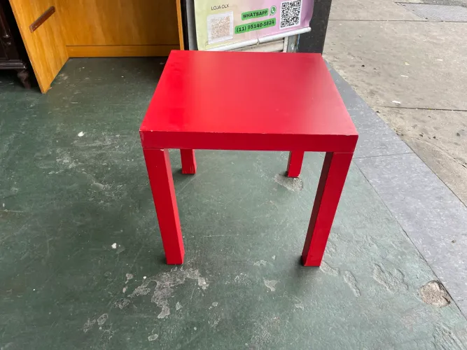 Mesa Lateral Quadrada Vermelha 