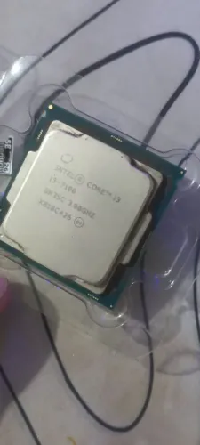 Processador Intel i3 7100 com gráficos integrado<br>2nucleos e 4 trheads