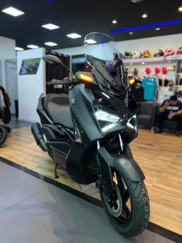 Nova XMAX 300cc ABS connected com GPS + tração traseira 2026 0km