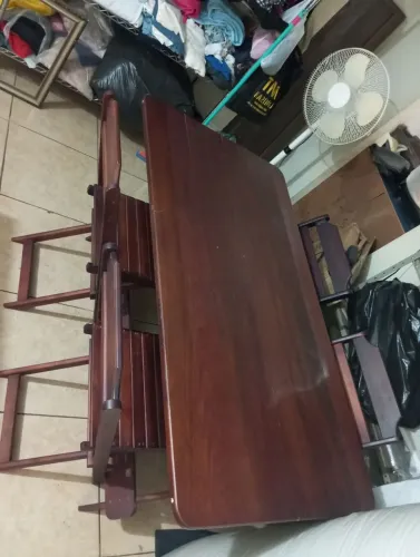 Mesa com 4 cadeiras madeira pura 