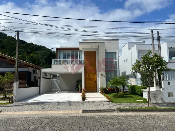 SOBRADO DE ALTO PADRÃO EM CONDOMÍNIO CLUBE  MASSAGUAÇU