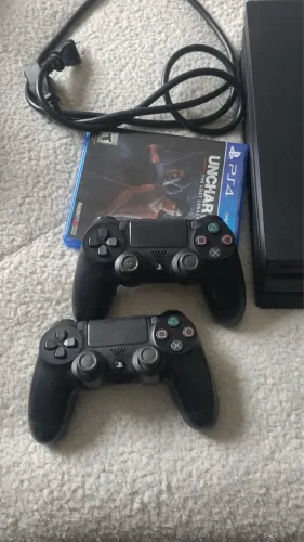 Ps4 pro 2 controles 1 jogo (uncharted)