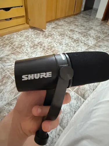 Microfone e interface Shure MV7 plus USB
