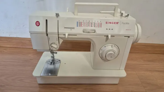 Máquina de Costura Singer Facilita 2868 Completa Original