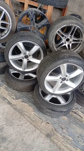 Rodas Aro 17 com Pneus 205/40 Semi Novos