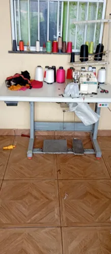 Máquina de costura Overlock