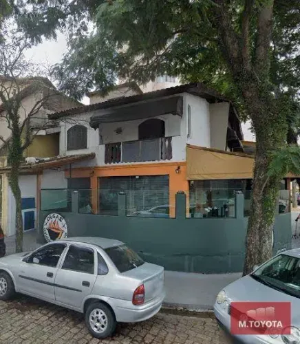 Amplo sobrado com salão comercial, no centro