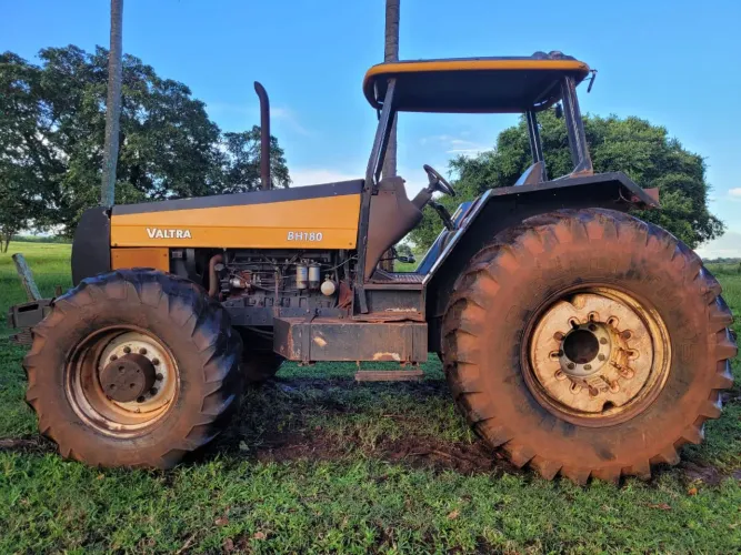 Trator BH 180