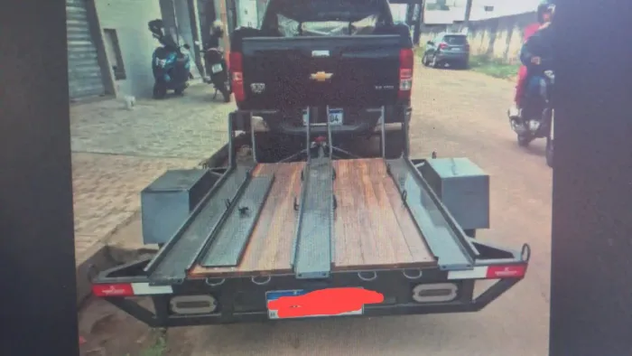 Carretinha para transportar até 3 motos.