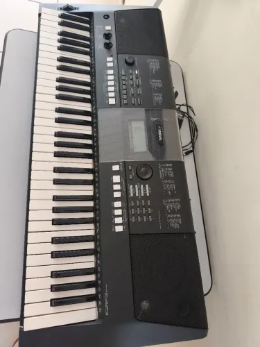 Teclado musical Yamaha 