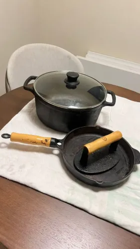 CAÇAROLA 26cm  E FRIGIDEIRA DE FERRO