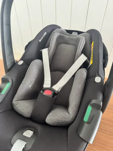 Vendo cadeirinha para carro Pebble 360 com Isofix e base