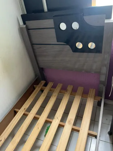 VENDE-SE CAMA DE SOLTEIRO