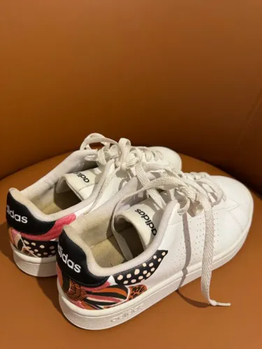 Tênis Adidas Original tamanho 36