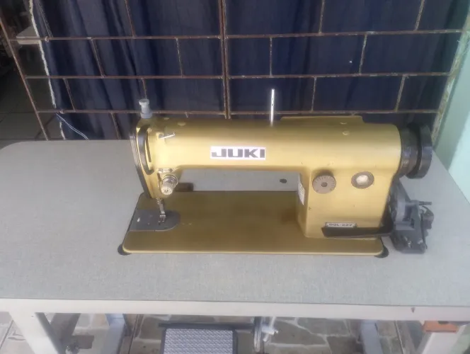 Máquina de Costura Reta industrial