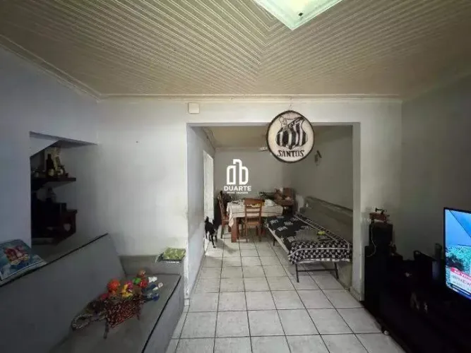 Casa Próxima à Praia  Oportunidade para Renovar do Seu Jeito!