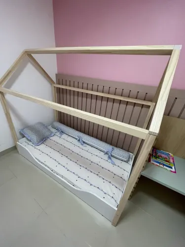 Cama montessoriana tok Stock