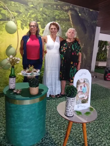 Cama feminina a Venda