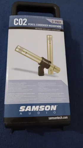 Microfone Samson C02 Condenser dourado 