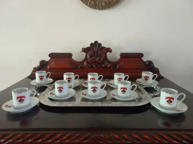 Jogo de dez xícaras de café com pires, da marca Cerveja Antarctica, Porcelana Smichmidt