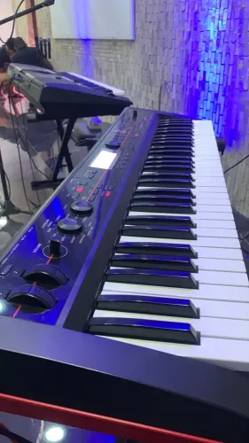 Teclado Sintetizador Korg Kross 61