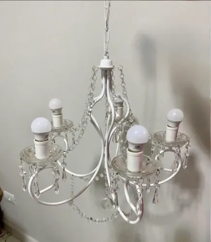 Lustre branco