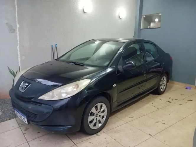 Peugeot 207 Sedan Passion XR 1.4 Flex 8V 4P 2010