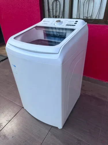Máquina de lavar roupas faz tudo Eletrolux 14kg, cesto inox, conservada?entrego 750,00