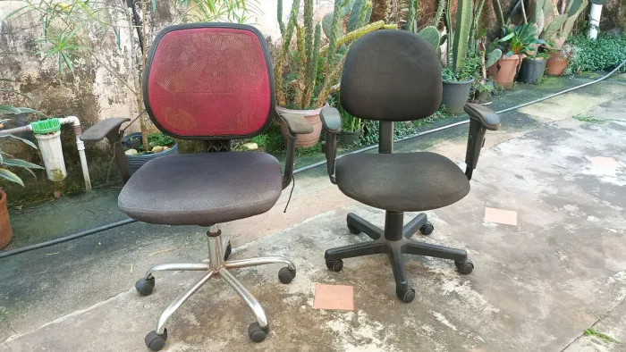 2 cadeiras de escritório por R$ 120,00
