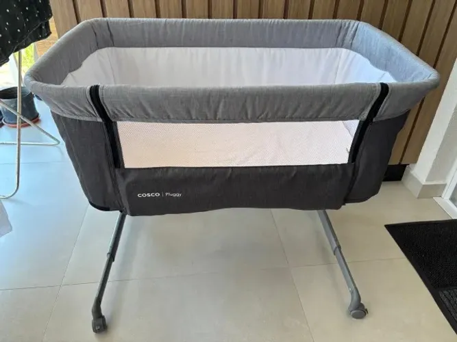 Berço Portátil Cosco Kids Cobed Pluggy - 7 Níveis de Altura com Rodinhas 0 a 9kg