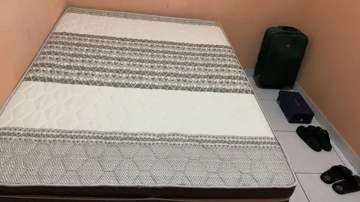 Vendo cama de casal box já com o coxão 
