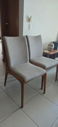 Kit 02 cadeira de jantar estofada em madeira Garbo Cinza Claro da Straub Web