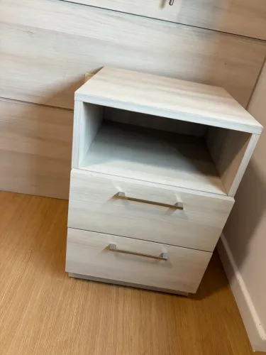Mesa de cabeceira em MDF