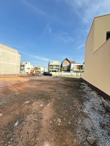 TERRENO DIFERENCIADO NO DELTAVILLE COSTA DO SOL - BIGUAÇU/SC