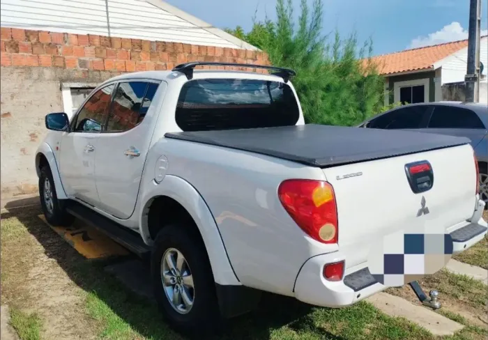 Mitsubishi L200 Triton HLS 2.4 Flex 16V CD Mec. 2016