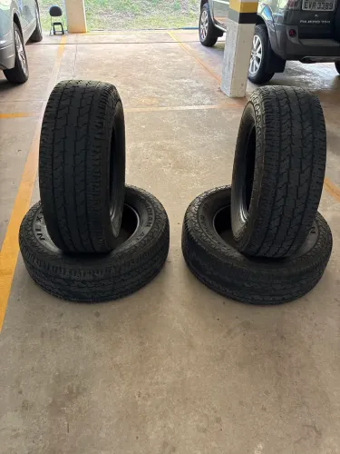 Pneu 275/70R18 Nexen Roadian AT - Meia Vida - Barato em ótimo estado