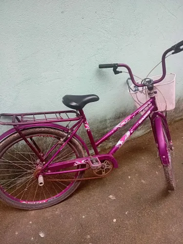 Vendo uma bicicleta.