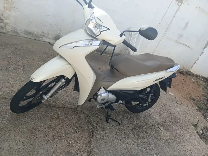 Vendo ou troco biz 2024. IPVA 2026 pago