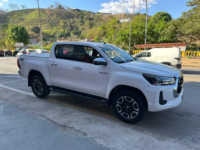 Toyota Hilux CD SRX 4X4 2.8 TDI 16V Diesel Aut. 2021