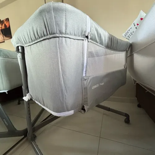 Berço Cosco que acopla na cama, maravilhoso pouco uso. Cinza Claro