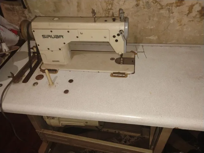 Máquina de costura industrial reta 