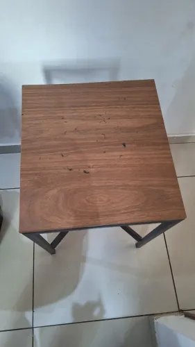 Banquete para apoiar triturador de açaí.