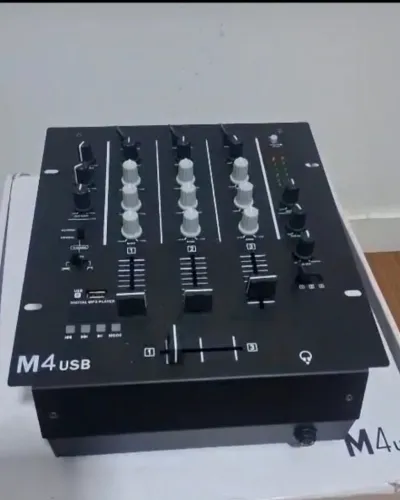 Massa de som mais mixer na caixa