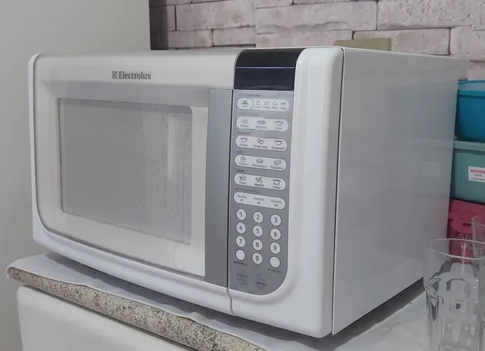 Microondas Electrolux 31 Litros semi novo