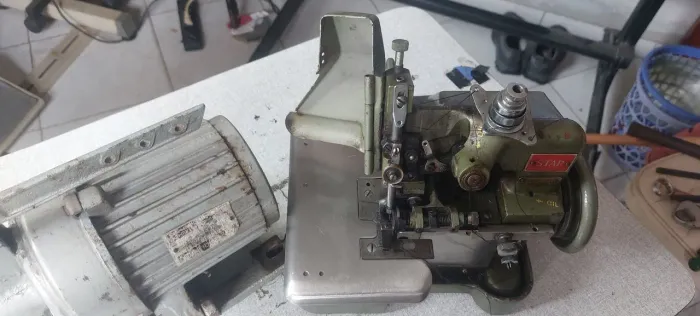 Maquina Overloque Com Motor Star Sem a Mesa Preço bom Vender rápido