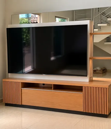 Rack com Painel para TV e Detalhes Ripados | Tudo Novo Decor